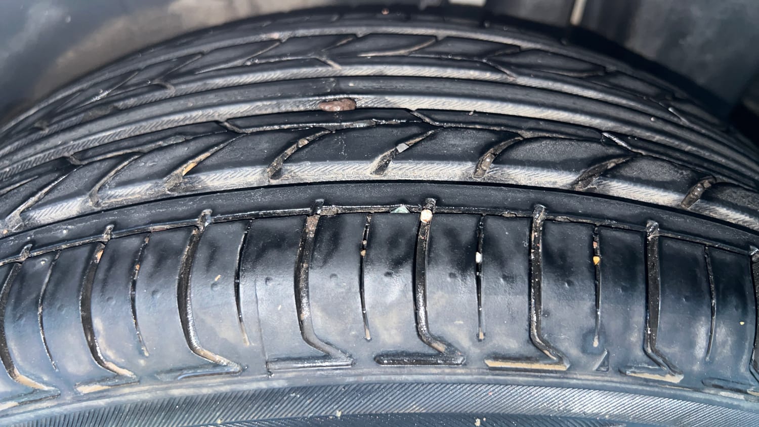 Used 2022 Maruti Suzuki Ciaz Zeta 1.5 AT Petrol Automatic tyres LEFT REAR TYRE TREAD VIEW