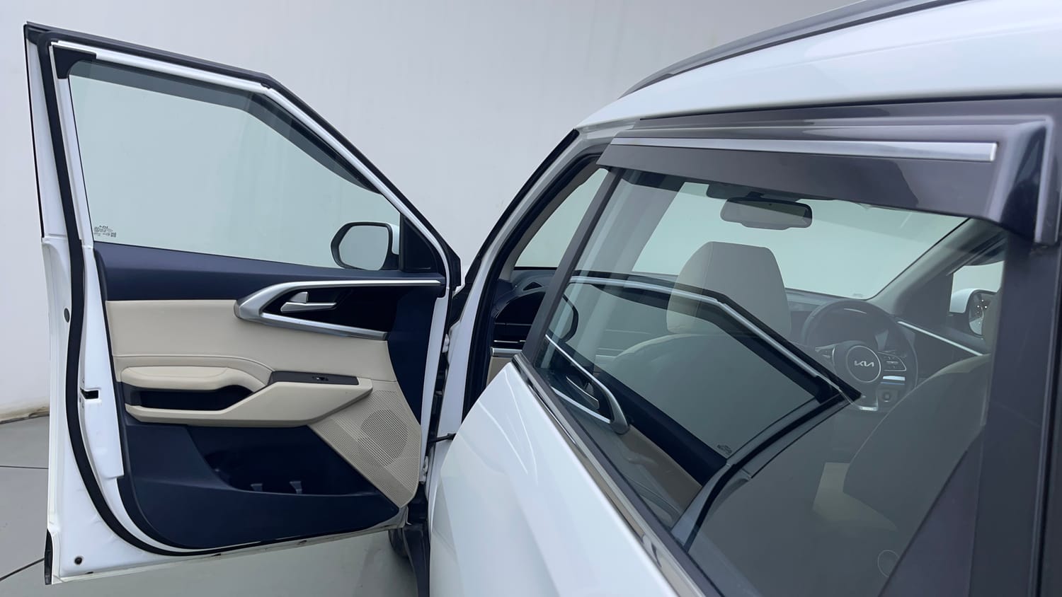 Used 2022 Kia Carens Luxury 1.4 Petrol 7 STR Petrol Manual interior LEFT FRONT DOOR OPEN VIEW