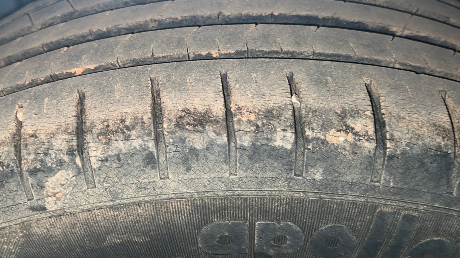 Used 2018 Maruti Suzuki Ciaz Alpha Hybrid 1.5 Petrol Manual tyres RIGHT REAR TYRE TREAD VIEW
