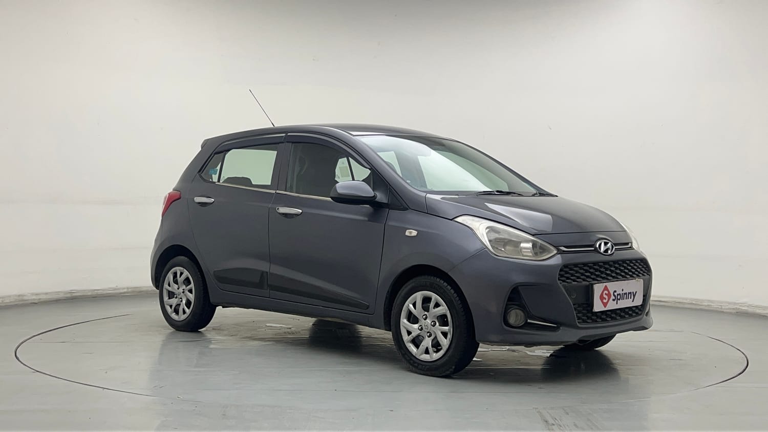 Used 2018 Hyundai Grand i10 Magna 1.2 Kappa VTVT Petrol Manual exterior RIGHT FRONT CORNER VIEW