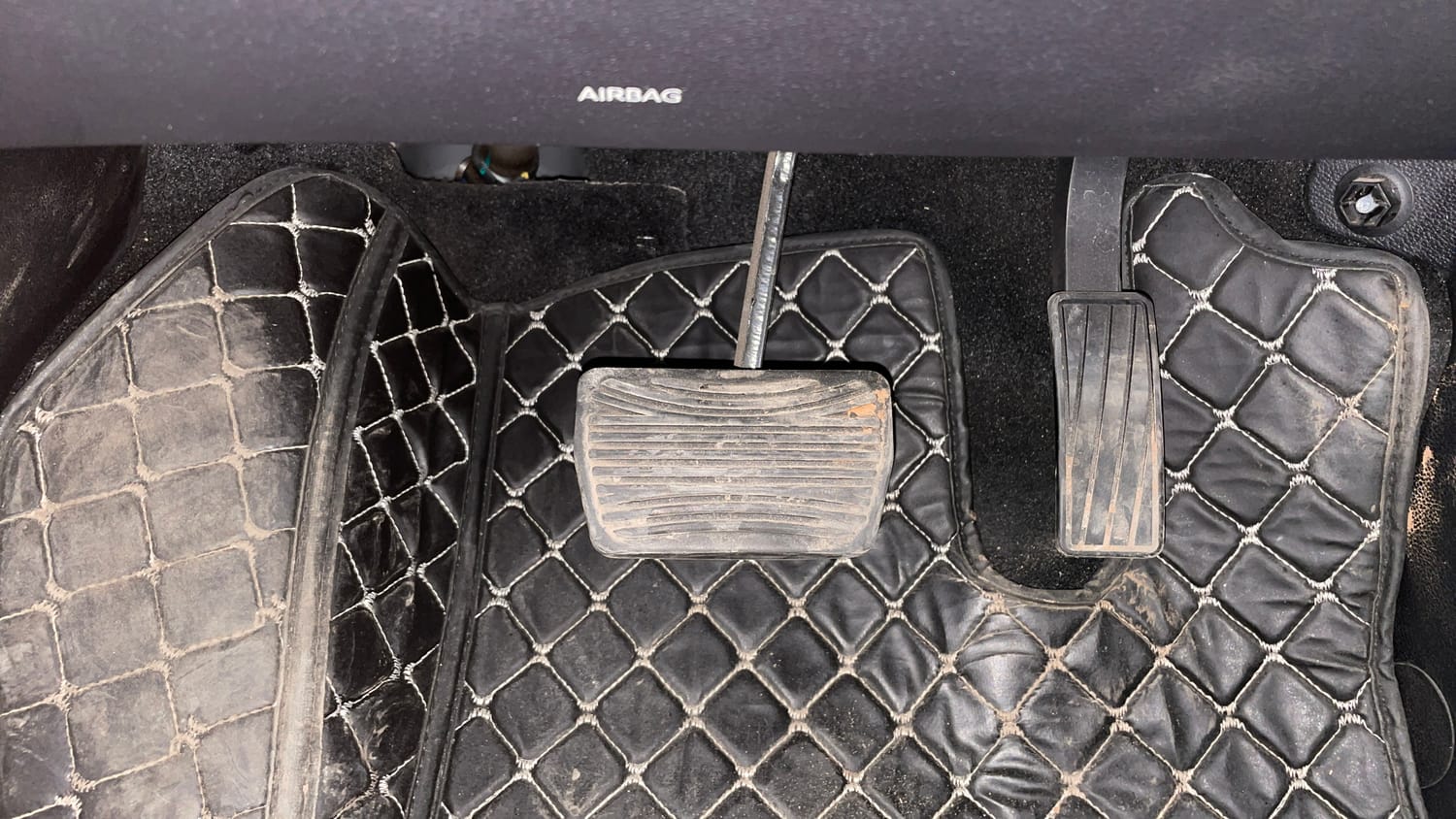 Used 2025 Mahindra XUV700 AX7 Luxury Pack Petrol AT 7 STR Petrol Automatic interior PEDALS VIEW