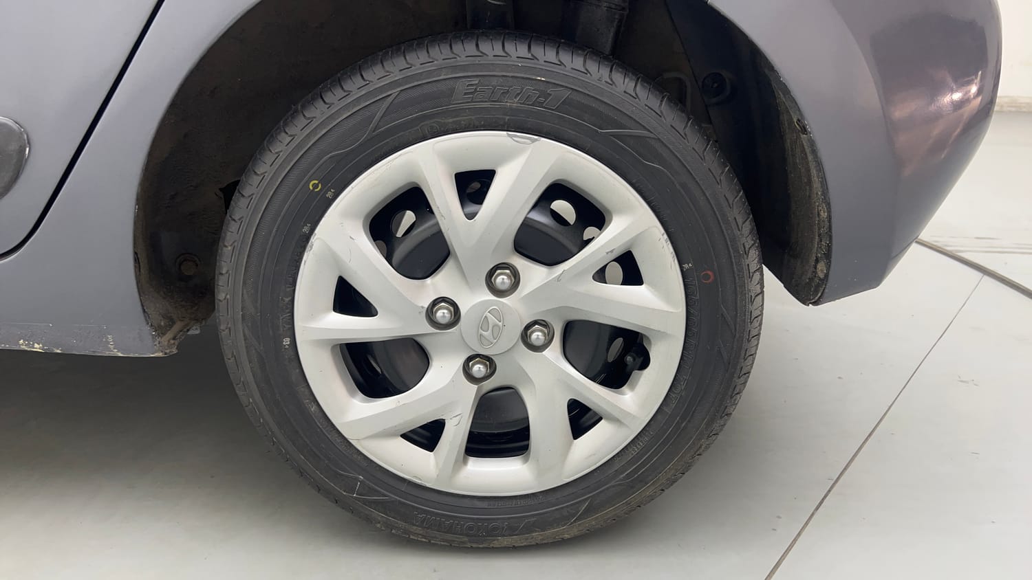 Used 2018 Hyundai Grand i10 Magna 1.2 Kappa VTVT Petrol Manual tyres LEFT REAR TYRE RIM VIEW