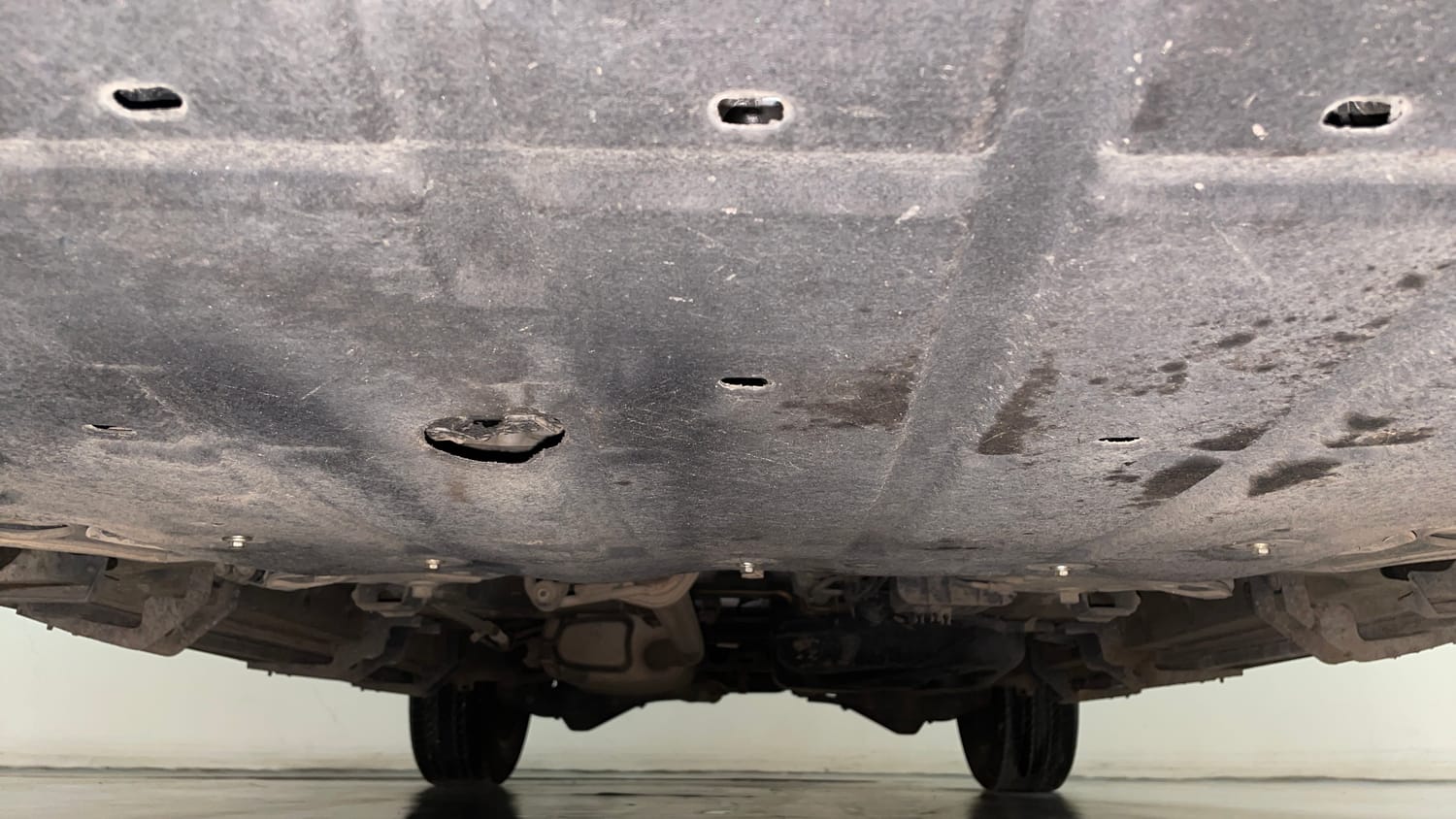 Used 2025 Mahindra XUV700 AX7 Luxury Pack Petrol AT 7 STR Petrol Automatic extra FRONT LEFT UNDERBODY VIEW