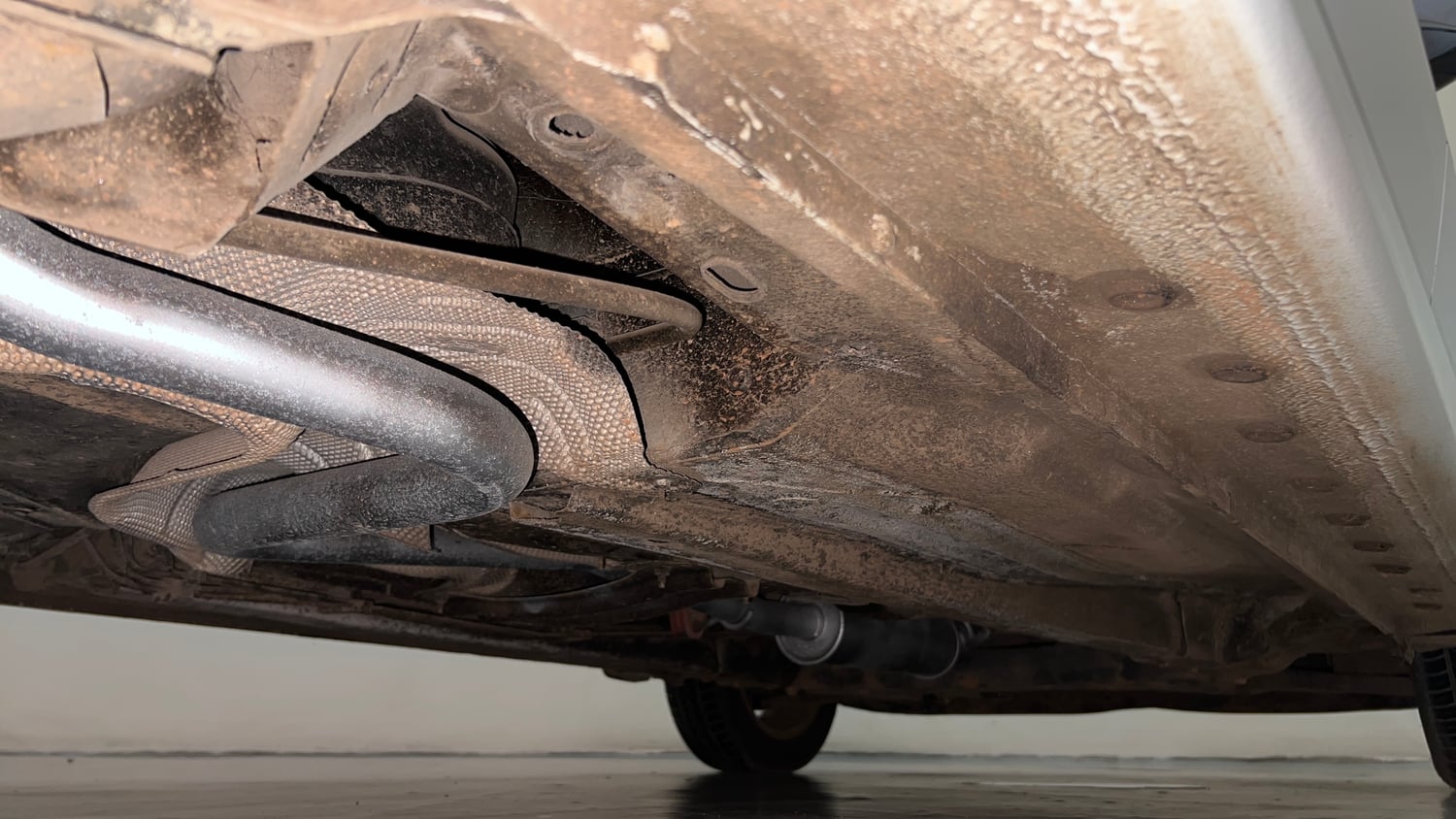 Used 2017 Ford Figo Titanium 1.5 Ti-VCT AT Petrol Automatic extra REAR RIGHT UNDERBODY VIEW