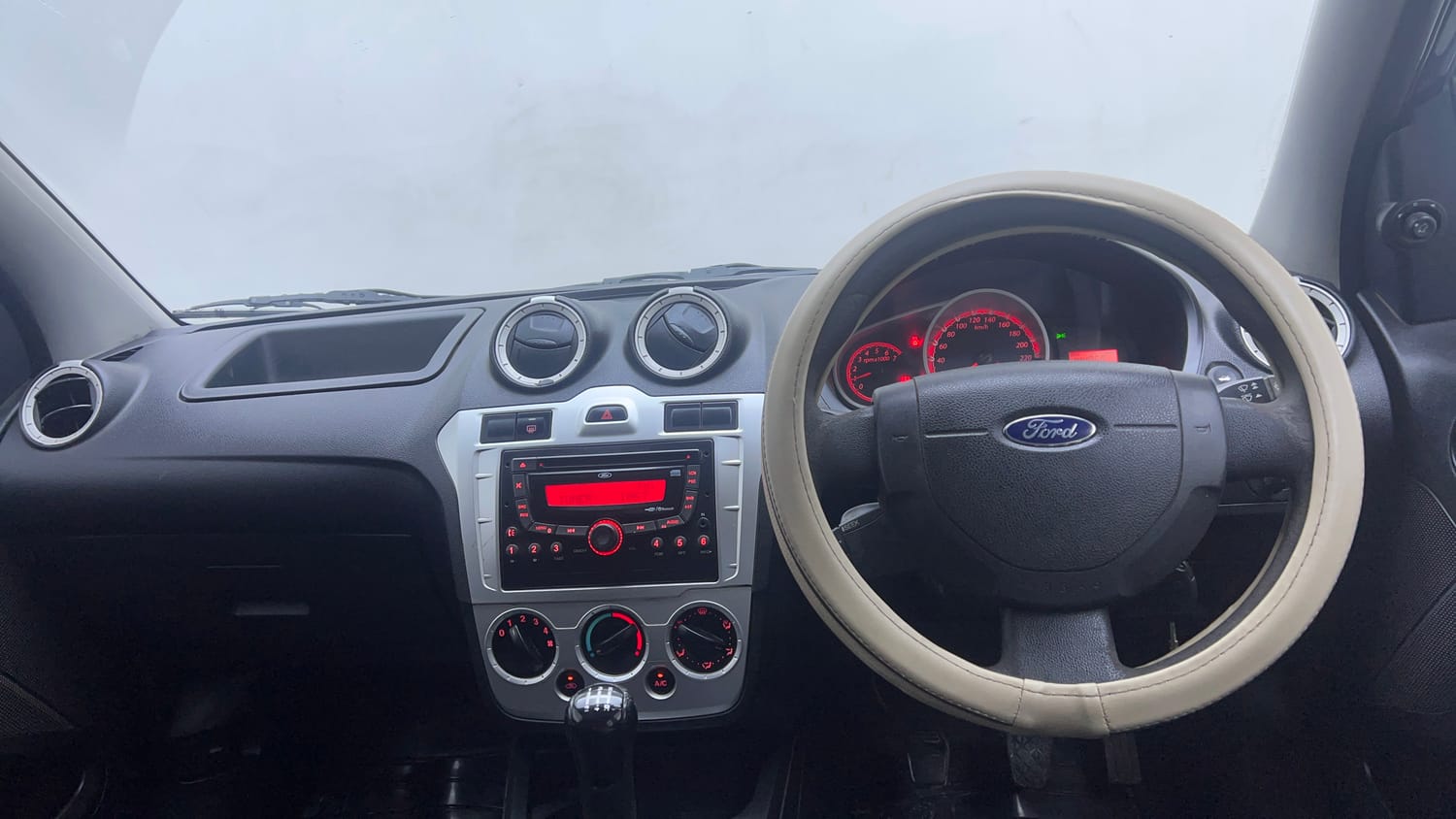 Used 2014 Ford Figo Duratorq Diesel ZXI 1.4 Diesel Manual interior DASHBOARD VIEW