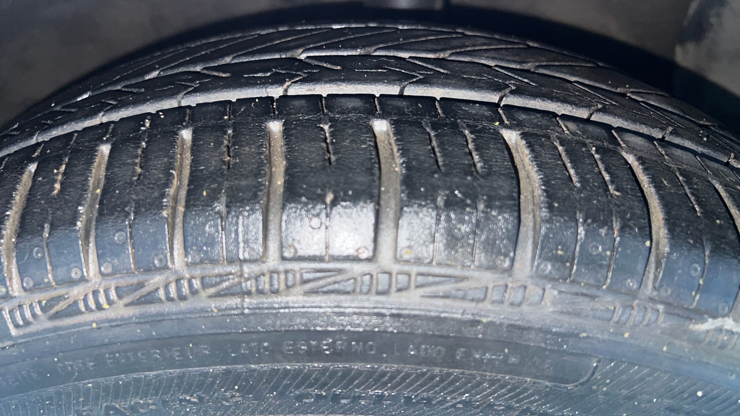 Used 2016 Hyundai Grand i10 Asta 1.2 Kappa VTVT Petrol Manual tyres RIGHT FRONT TYRE TREAD VIEW