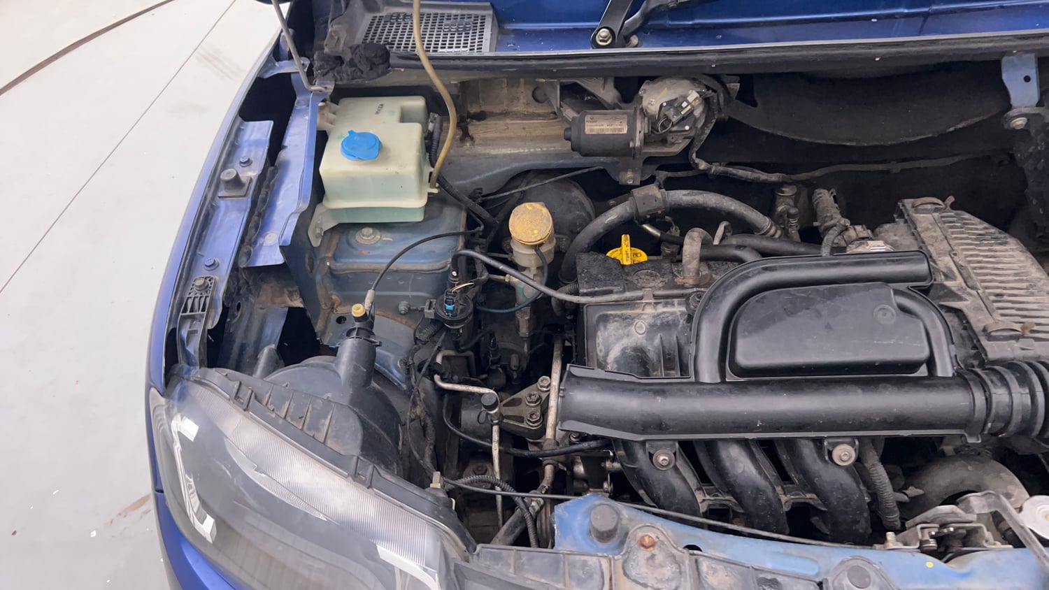 Used 2017 Renault Kwid CLIMBER 1.0 Petrol Manual engine ENGINE RIGHT SIDE VIEW