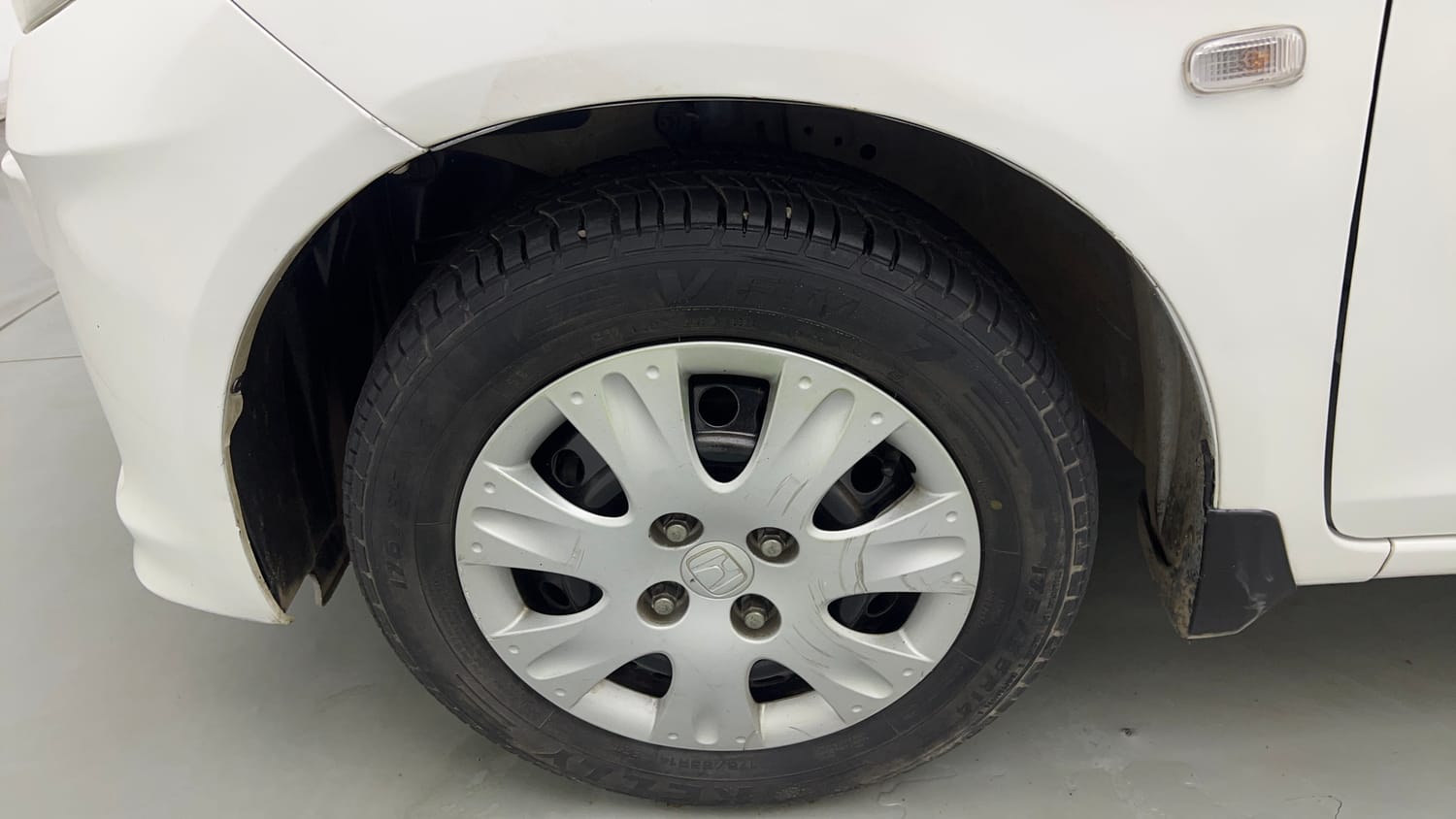Used 2015 Honda Amaze 1.2 S i-VTEC Petrol Manual tyres LEFT FRONT TYRE RIM VIEW