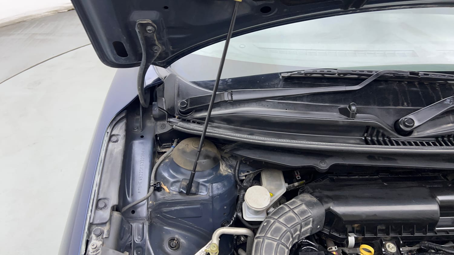 Used 2019 Maruti Suzuki Baleno Zeta Petrol Manual engine ENGINE RIGHT SIDE HINGE & APRON VIEW