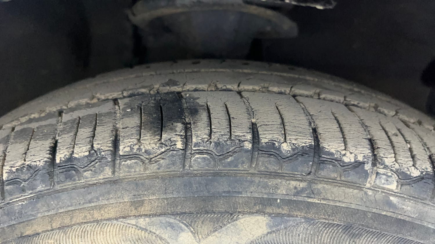 Used 2013 Hyundai i10 Era 1.1 iRDE2 Petrol Manual tyres RIGHT FRONT TYRE TREAD VIEW