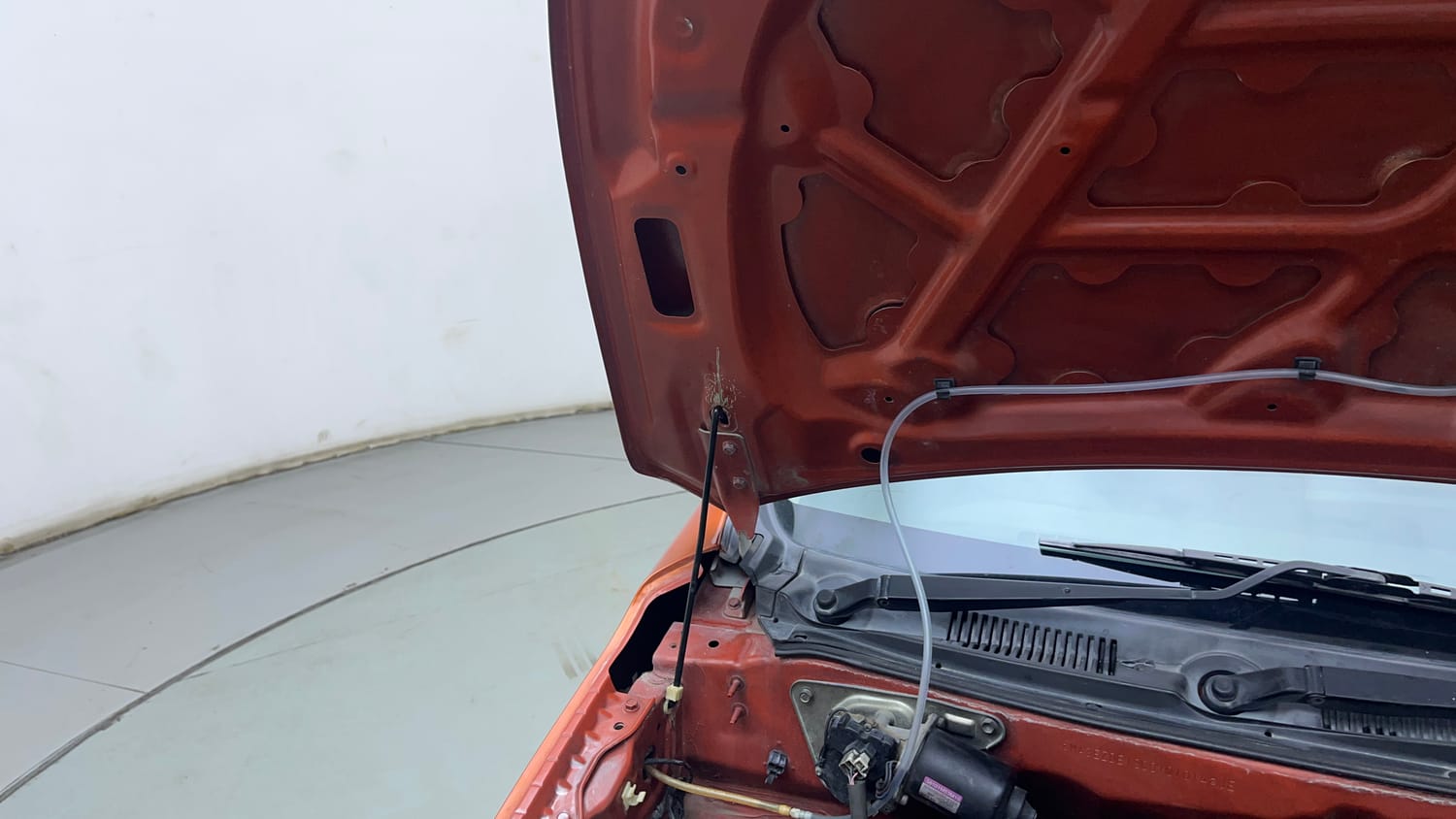 Used 2015 Maruti Suzuki Alto K10 VXi AMT Petrol Automatic engine ENGINE RIGHT SIDE HINGE & APRON VIEW