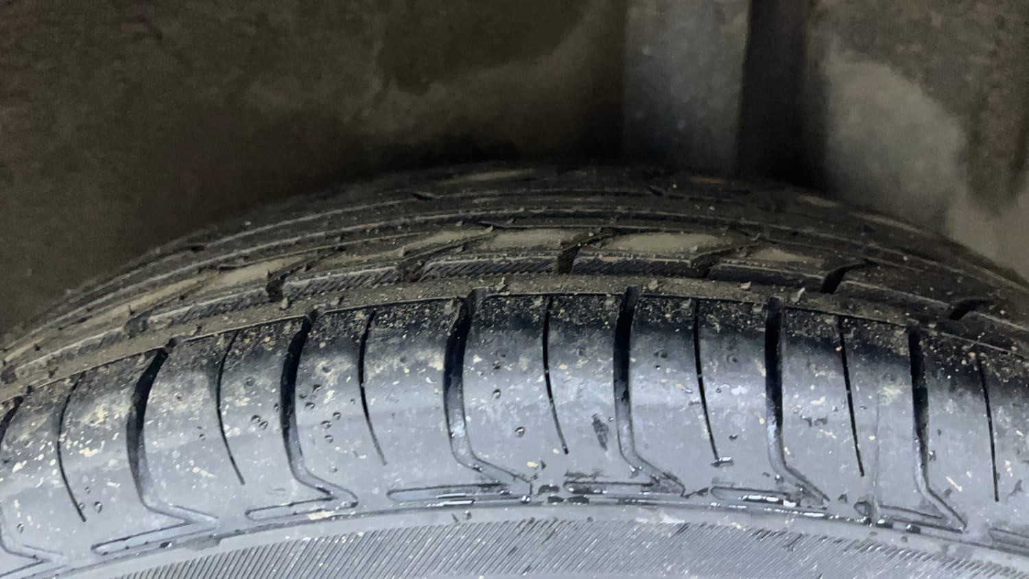 Used 2015 Maruti Suzuki Ritz Vxi BS-IV Petrol Manual tyres LEFT REAR TYRE TREAD VIEW