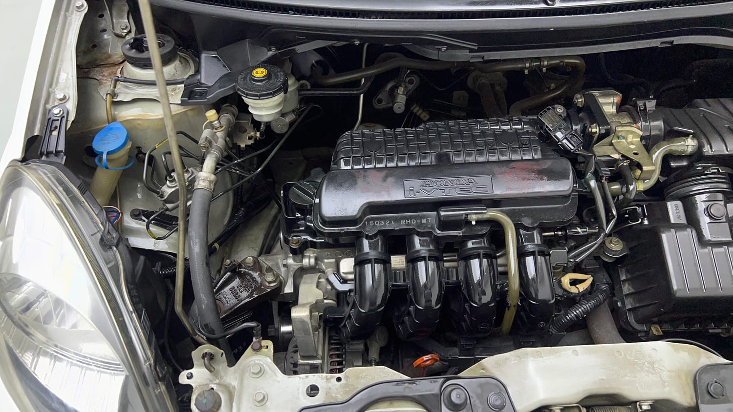 Used 2015 Honda Amaze 1.2 S i-VTEC Petrol Manual engine ENGINE RIGHT SIDE VIEW