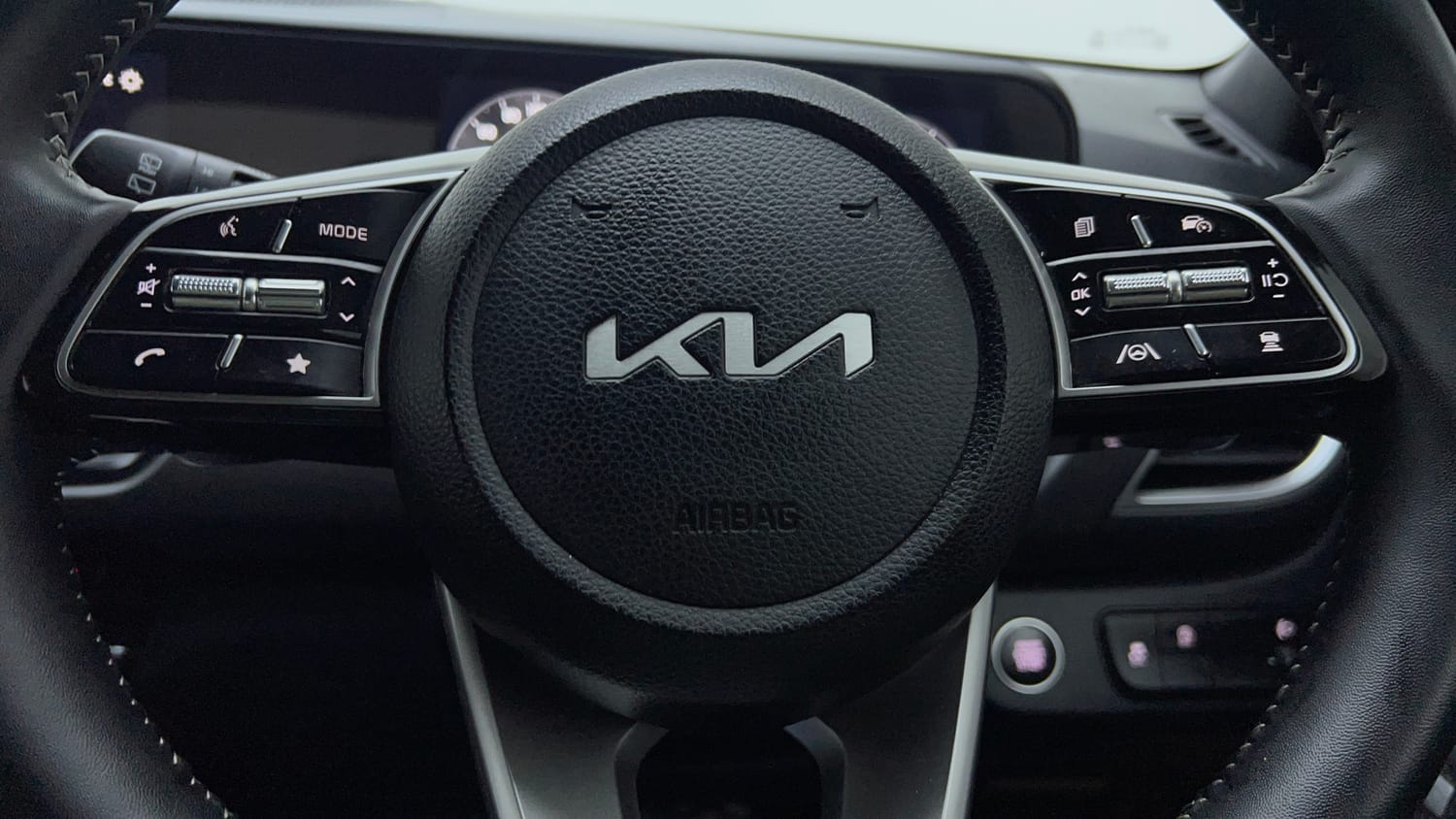 Used 2025 Kia Seltos GTX Plus 1.5 Turbo Petrol DCT Petrol Automatic top_features Airbags