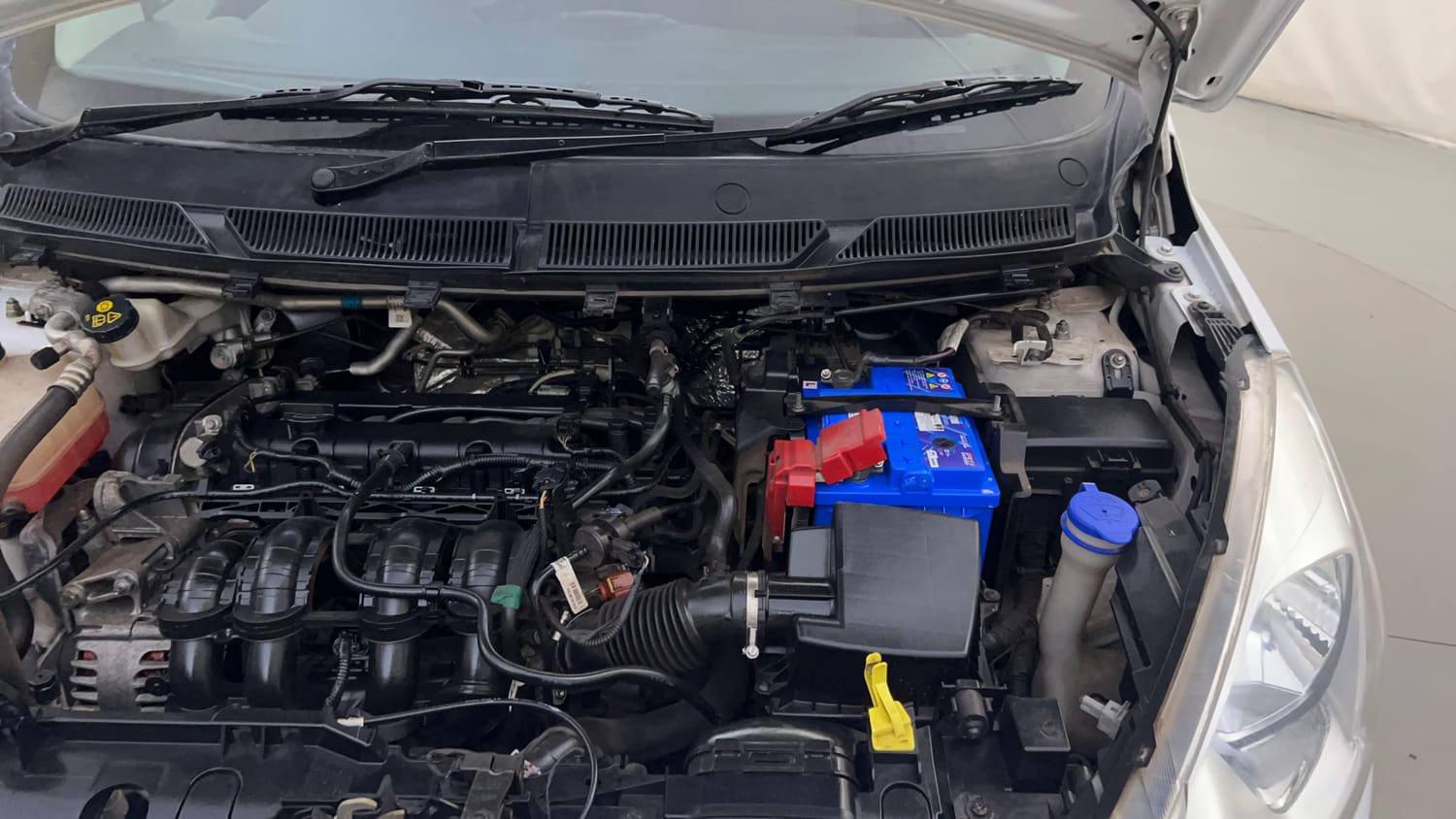 Used 2017 Ford Figo Titanium 1.5 Ti-VCT AT Petrol Automatic engine ENGINE LEFT SIDE HINGE & APRON VIEW