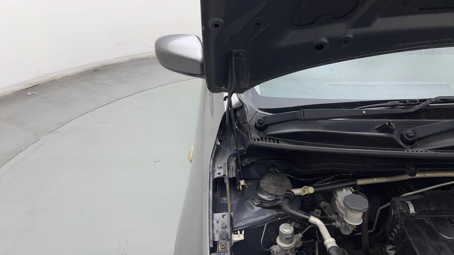 Used 2018 Maruti Suzuki Celerio VXi CNG Cng Manual engine ENGINE RIGHT SIDE HINGE & APRON VIEW