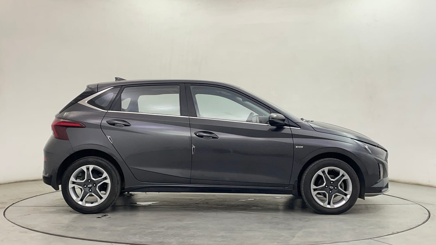 Used 2024 Hyundai i20 Sportz (O) 1.2 IVT Petrol Automatic exterior RIGHT SIDE VIEW