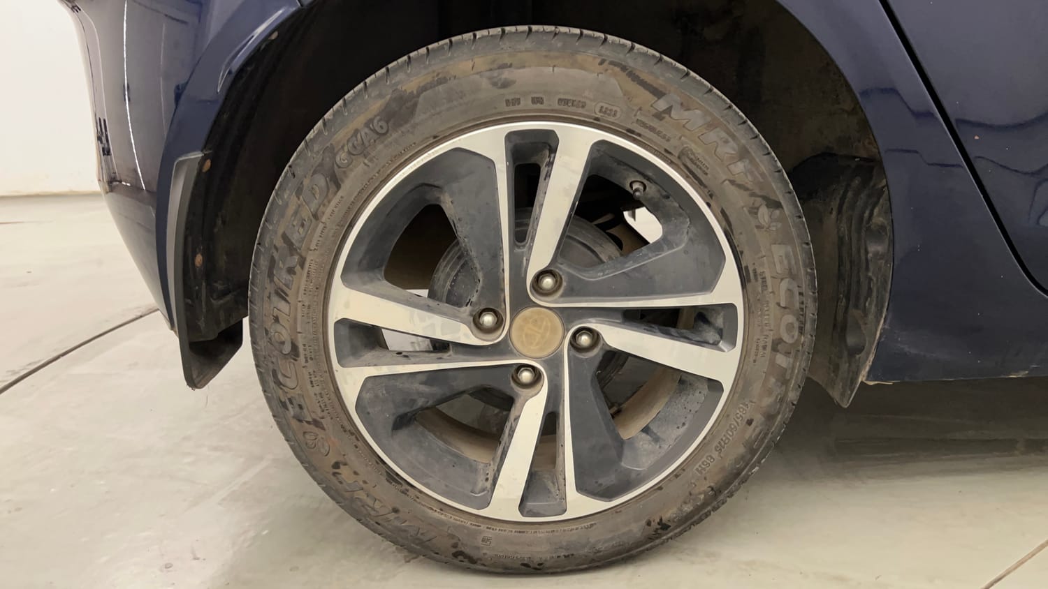 Used 2023 Tata Altroz XZ Plus (O) (S) iCNG Cng Manual tyres RIGHT REAR TYRE RIM VIEW