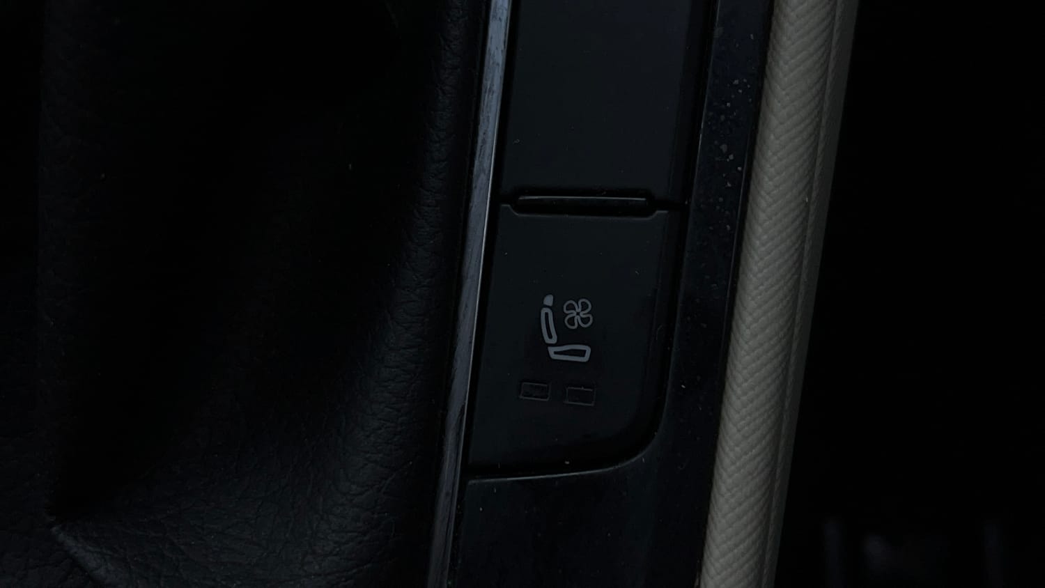 Used 2022 Skoda Slavia Style 1.0L TSI AT Petrol Automatic top_features Ventilated seats