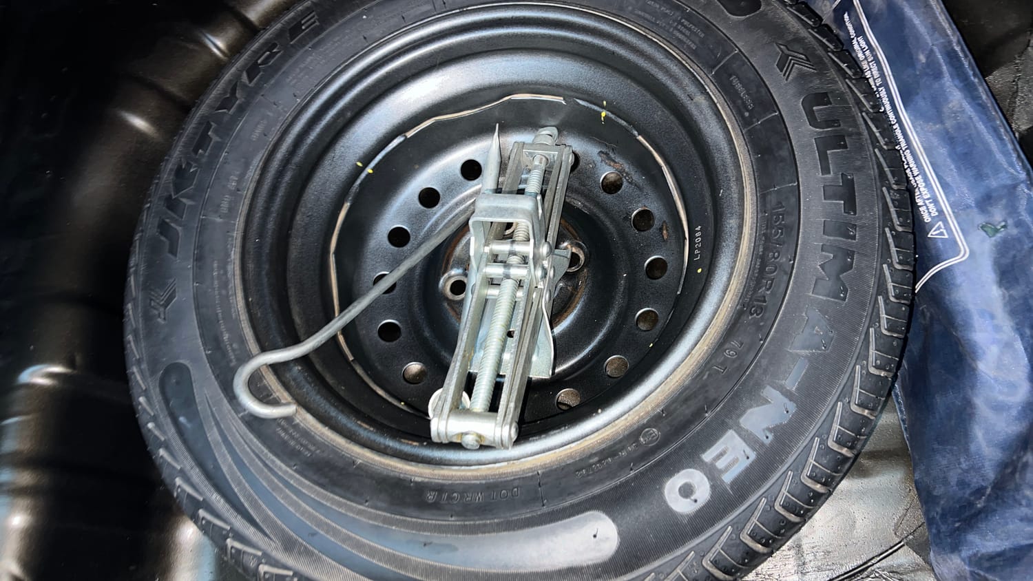 Used 2020 Renault Kwid RXL Petrol Manual tyres SPARE TYRE VIEW