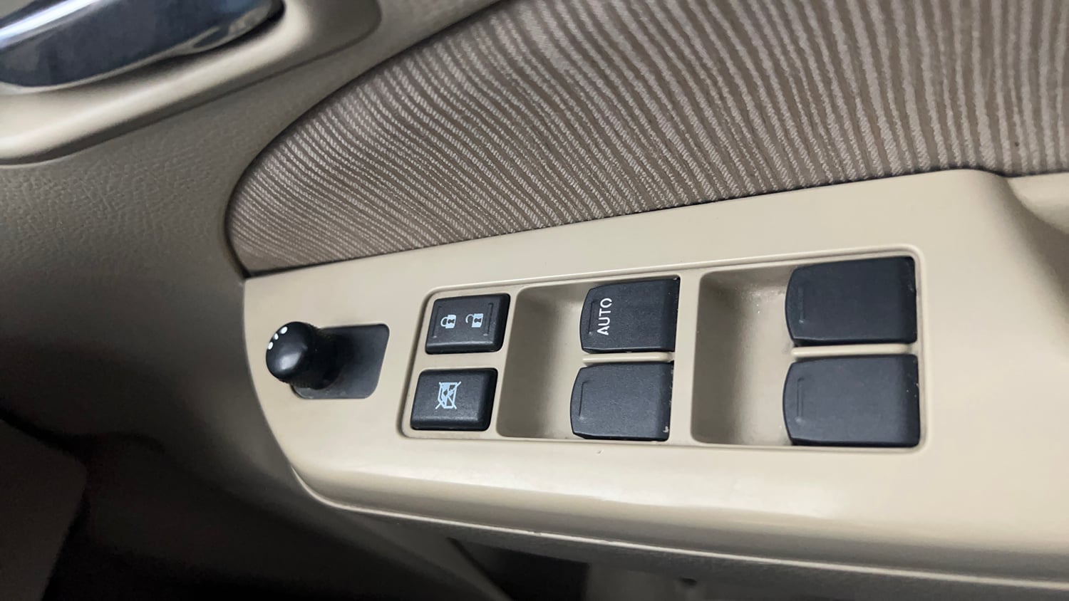 Used 2013 Maruti Suzuki Ertiga Vxi Petrol Manual top_features Adjustable ORVM