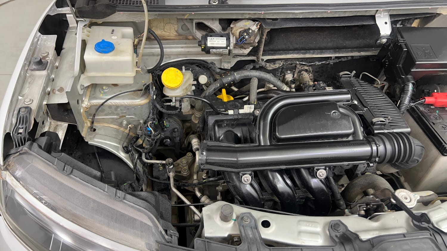Used 2023 Renault Kwid RXT 1.0 Petrol Manual engine ENGINE RIGHT SIDE VIEW