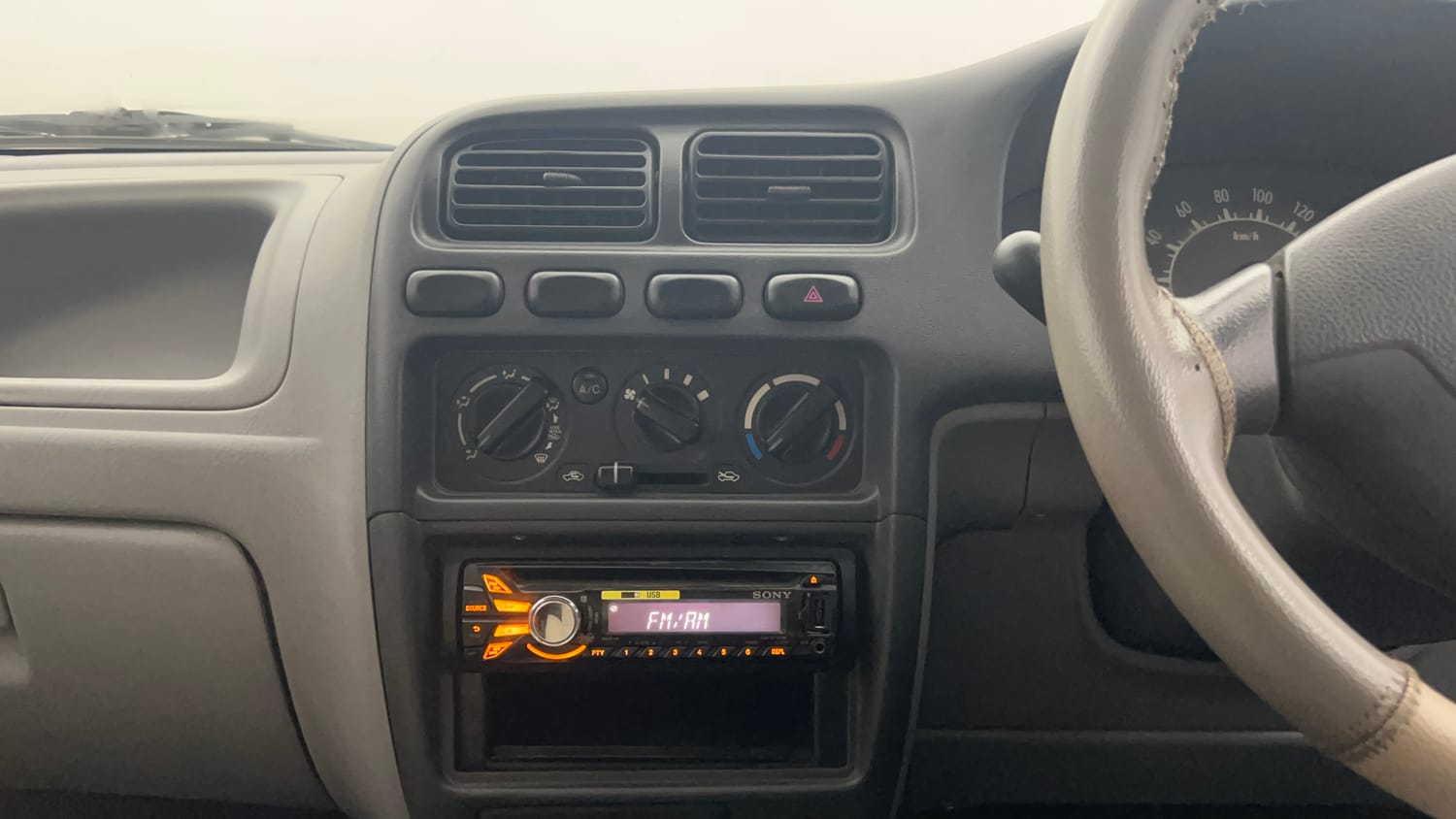 Used 2013 Maruti Suzuki Alto K10 LXi Petrol Manual interior MUSIC SYSTEM & AC CONTROL VIEW