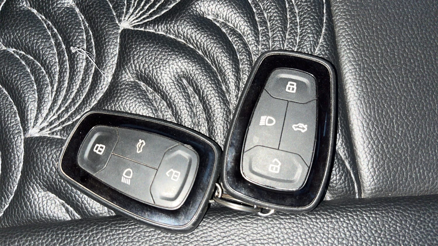Used 2024 Tata Altroz XZ Plus (S) iCNG Cng Manual extra CAR KEY VIEW