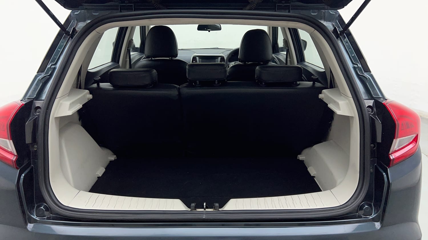 Used 2020 Mahindra XUV 300 1.2 W6 Petrol Manual interior DICKY INSIDE VIEW