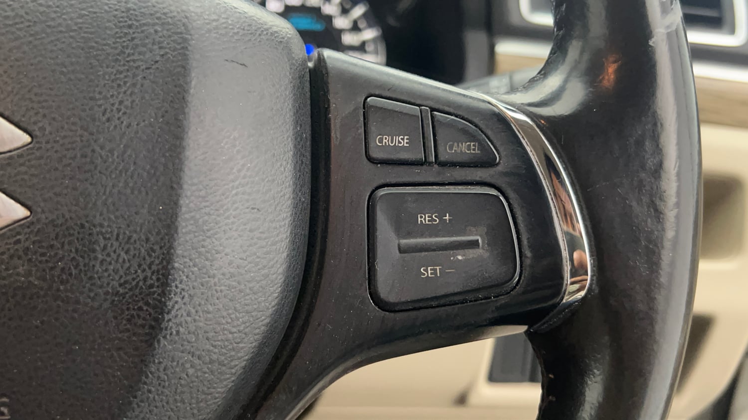 Used 2018 Maruti Suzuki Ciaz Alpha Hybrid 1.5 Petrol Manual top_features Cruise control