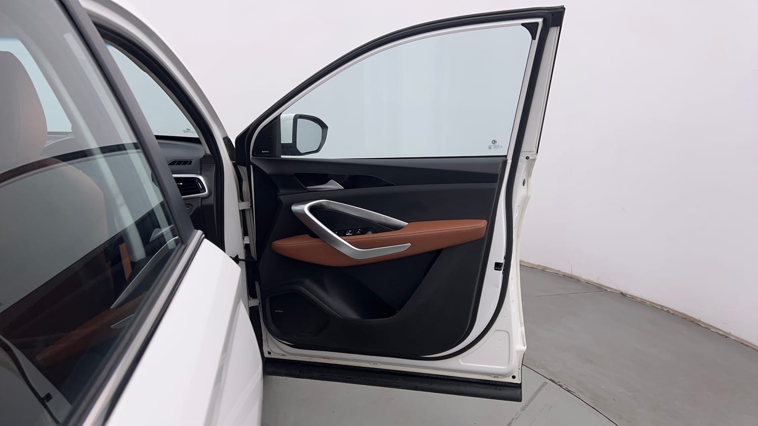 Used 2023 MG Motors Hector Plus Sharp 2.0 Diesel Turbo MT 6-STR Diesel Manual interior RIGHT FRONT DOOR OPEN VIEW