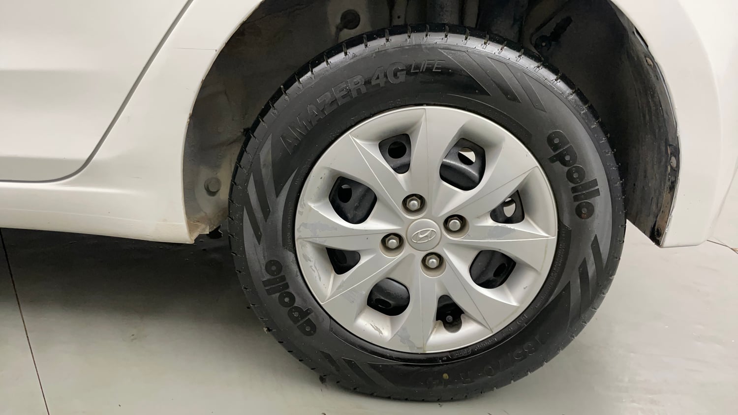 Used 2017 Hyundai Elite i20 Sportz 1.4 CRDI Diesel Manual tyres LEFT REAR TYRE RIM VIEW