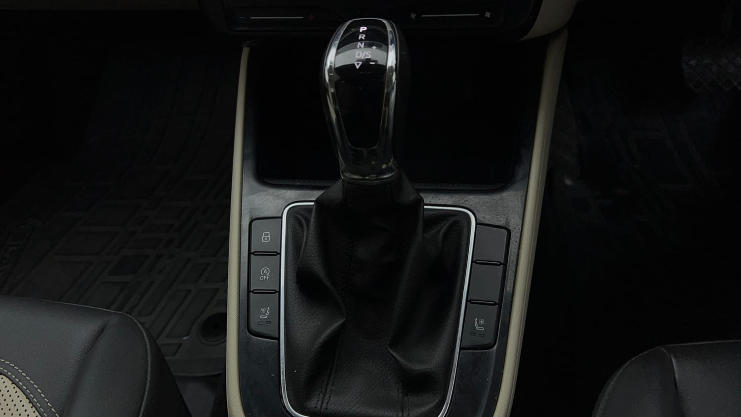 Used 2022 Skoda Slavia Style 1.0L TSI AT Petrol Automatic interior GEAR  KNOB VIEW