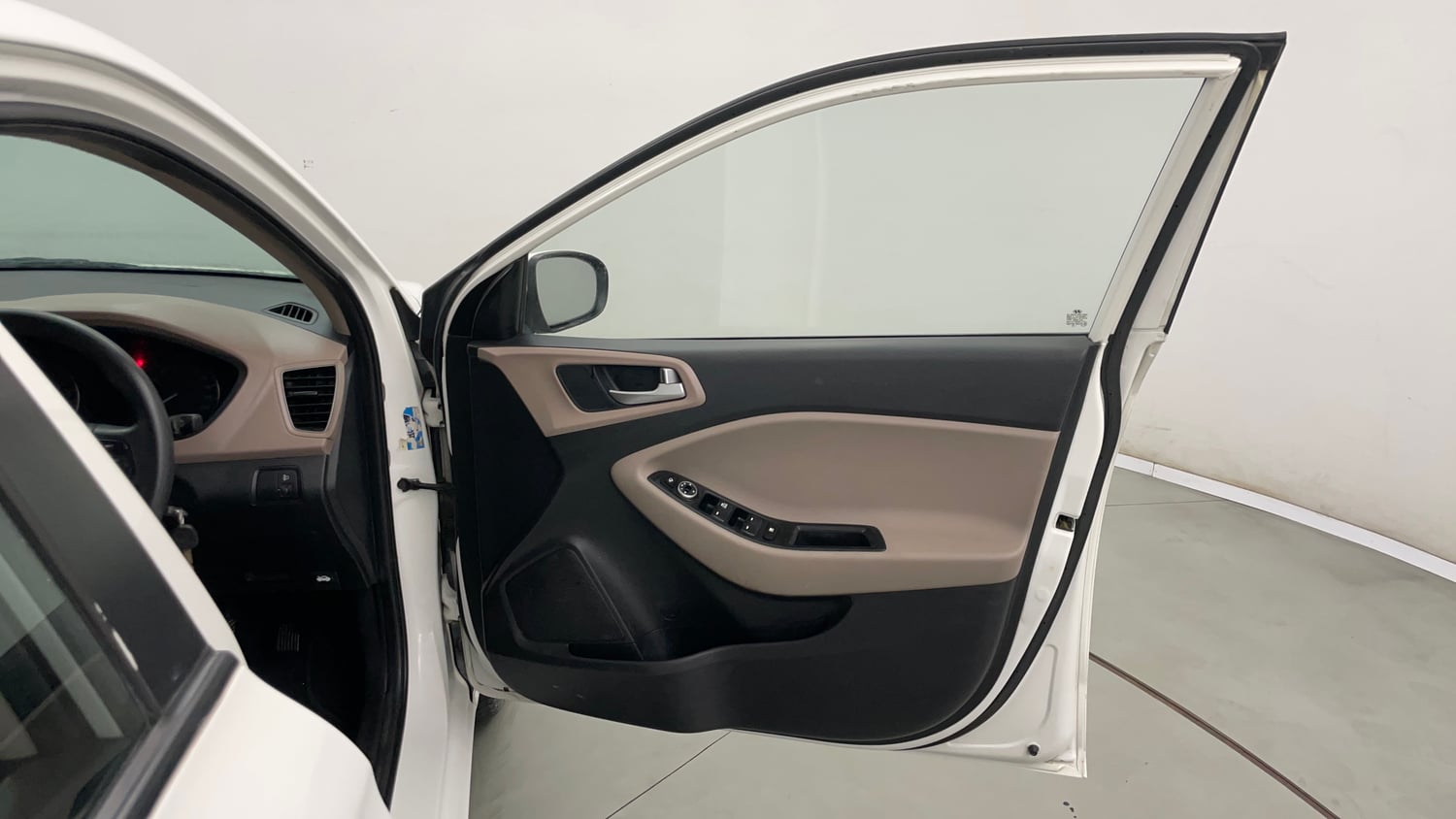 Used 2017 Hyundai Elite i20 Sportz 1.4 CRDI Diesel Manual interior RIGHT FRONT DOOR OPEN VIEW