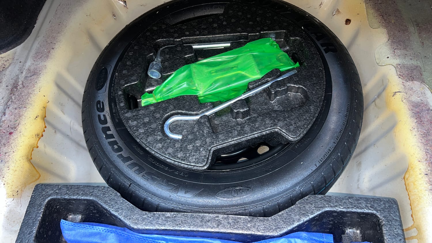 Used 2022 Maruti Suzuki Ciaz Zeta 1.5 AT Petrol Automatic tyres SPARE TYRE VIEW