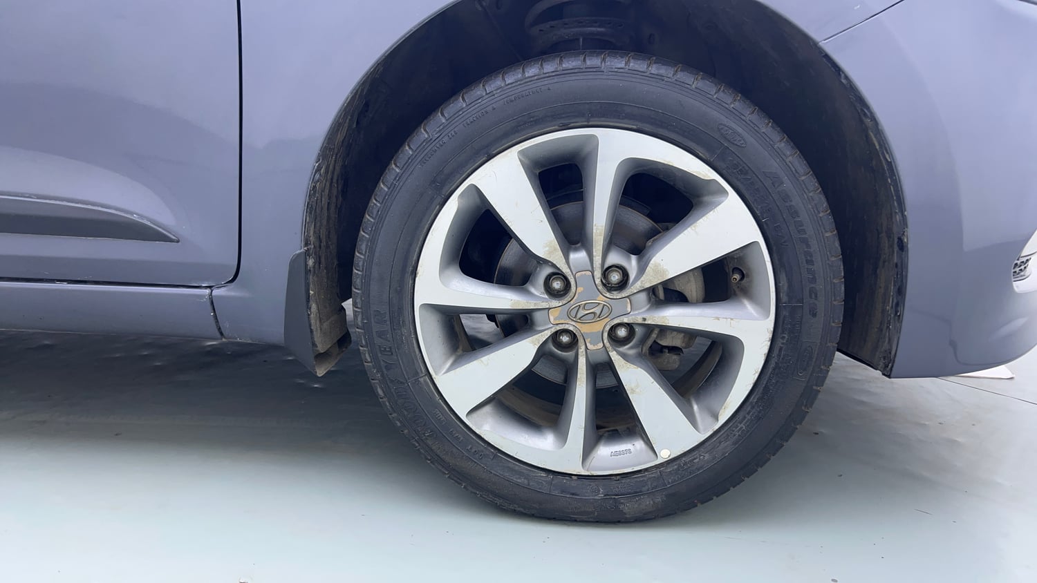 Used 2017 Hyundai Elite i20 Asta 1.2 (O) Petrol Manual tyres RIGHT FRONT TYRE RIM VIEW