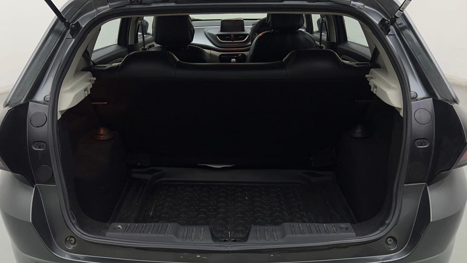 Used 2023 Tata Altroz XT Petrol Petrol Manual interior DICKY INSIDE VIEW