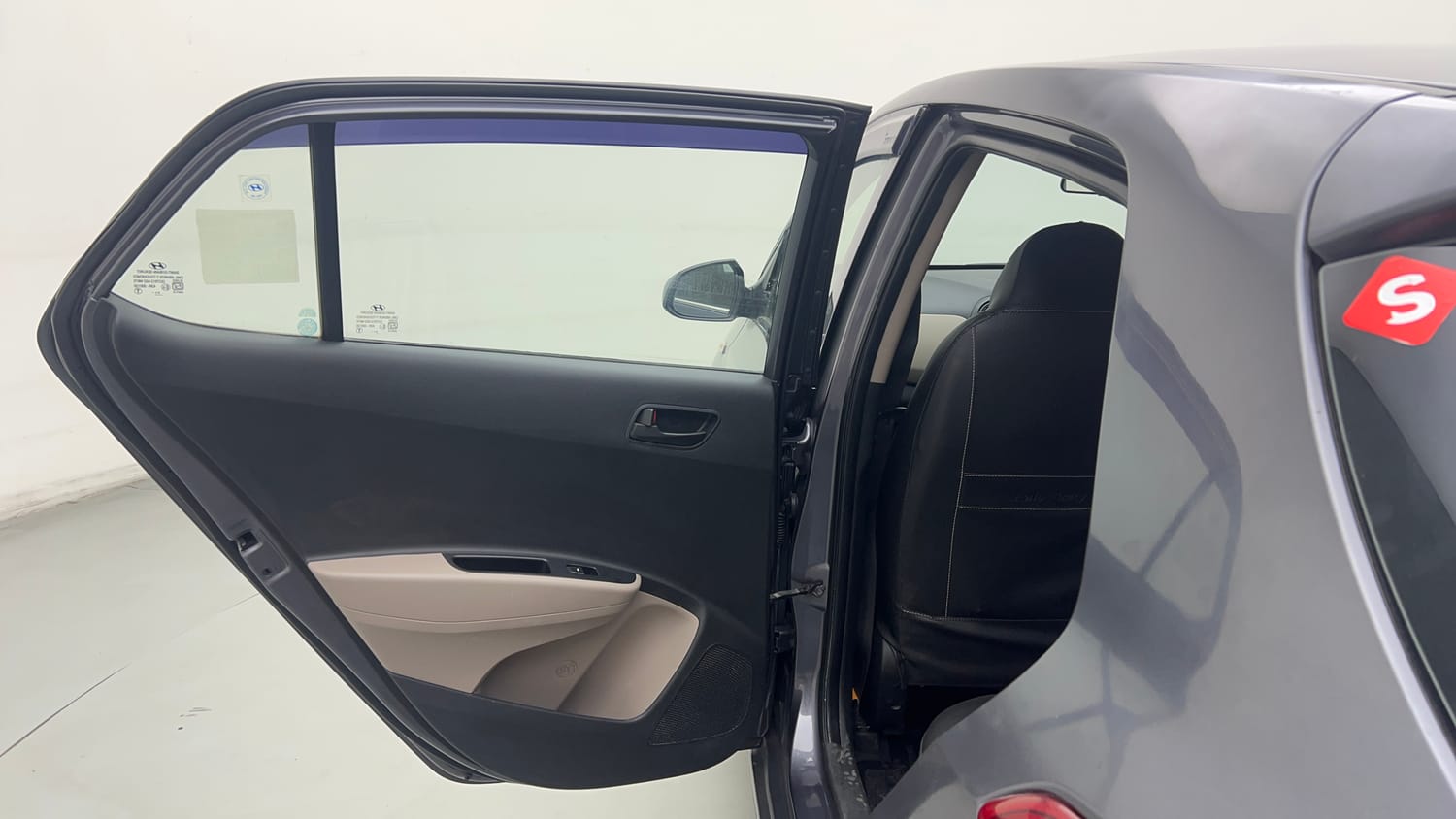 Used 2018 Hyundai Grand i10 Magna 1.2 Kappa VTVT Petrol Manual interior LEFT REAR DOOR OPEN VIEW