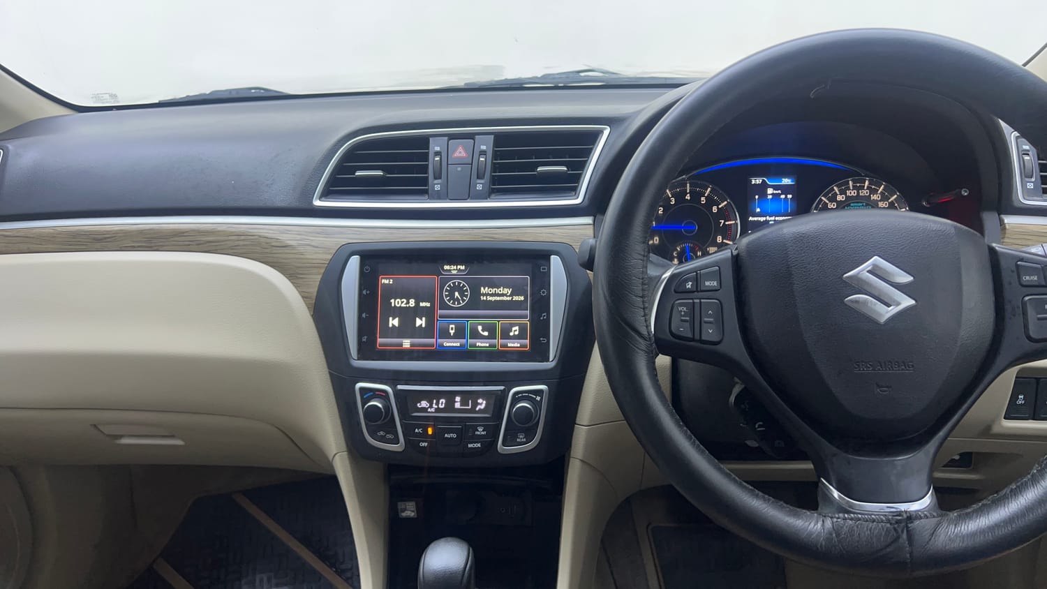 Used 2022 Maruti Suzuki Ciaz Zeta 1.5 AT Petrol Automatic interior MUSIC SYSTEM & AC CONTROL VIEW