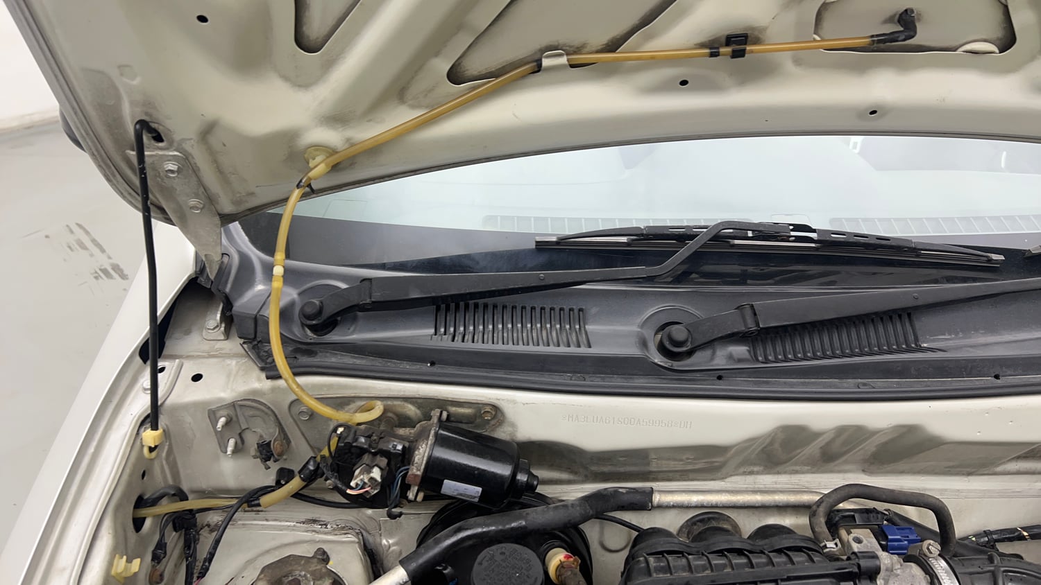 Used 2017 Maruti Suzuki Alto 800 LXi Petrol Manual engine ENGINE RIGHT SIDE HINGE & APRON VIEW