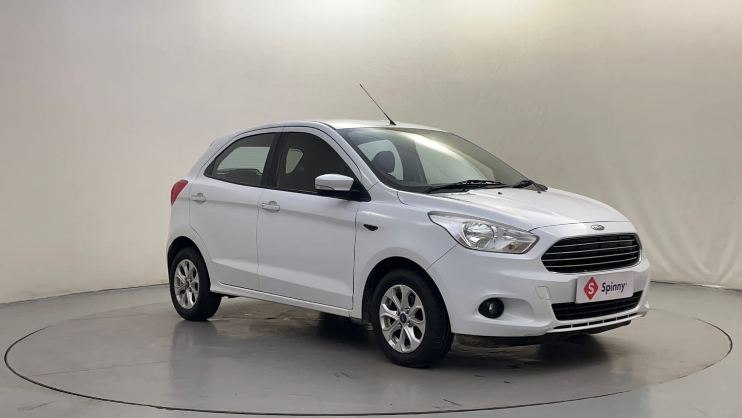 Used 2017 Ford Figo Titanium 1.5 Ti-VCT AT Petrol Automatic exterior RIGHT FRONT CORNER VIEW