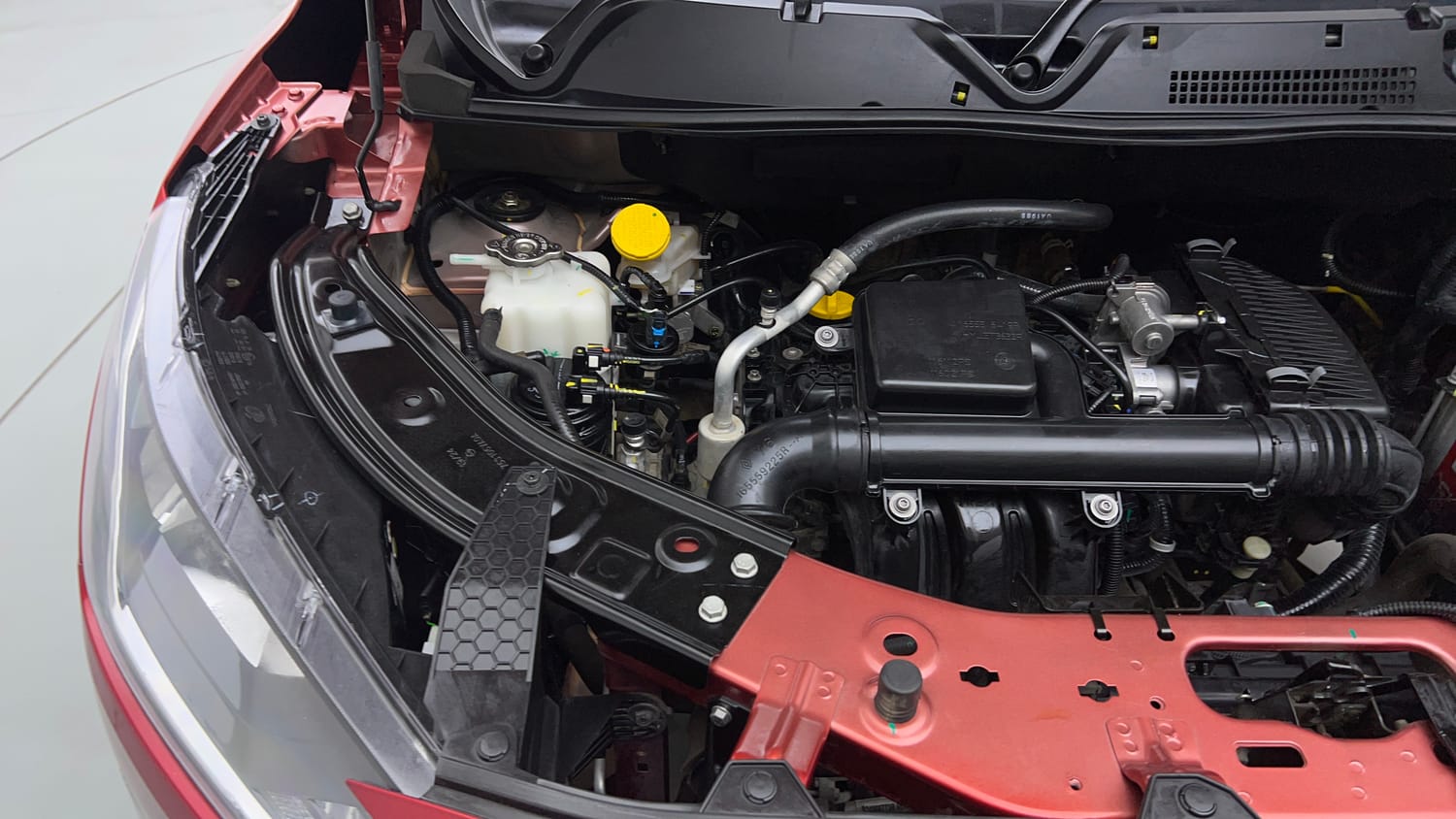 Used 2024 Nissan Magnite XV Petrol Manual engine ENGINE RIGHT SIDE VIEW
