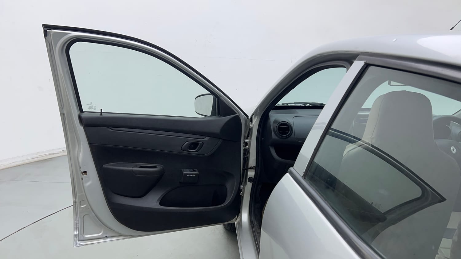 Used 2018 Renault Kwid RXE Petrol Manual interior LEFT FRONT DOOR OPEN VIEW