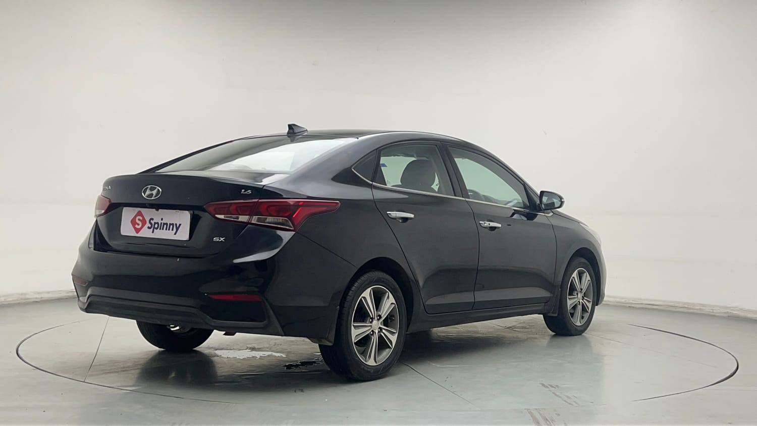 Used 2019 Hyundai Verna SX (O) 1.6 VTVT AT Petrol Automatic exterior RIGHT REAR CORNER VIEW