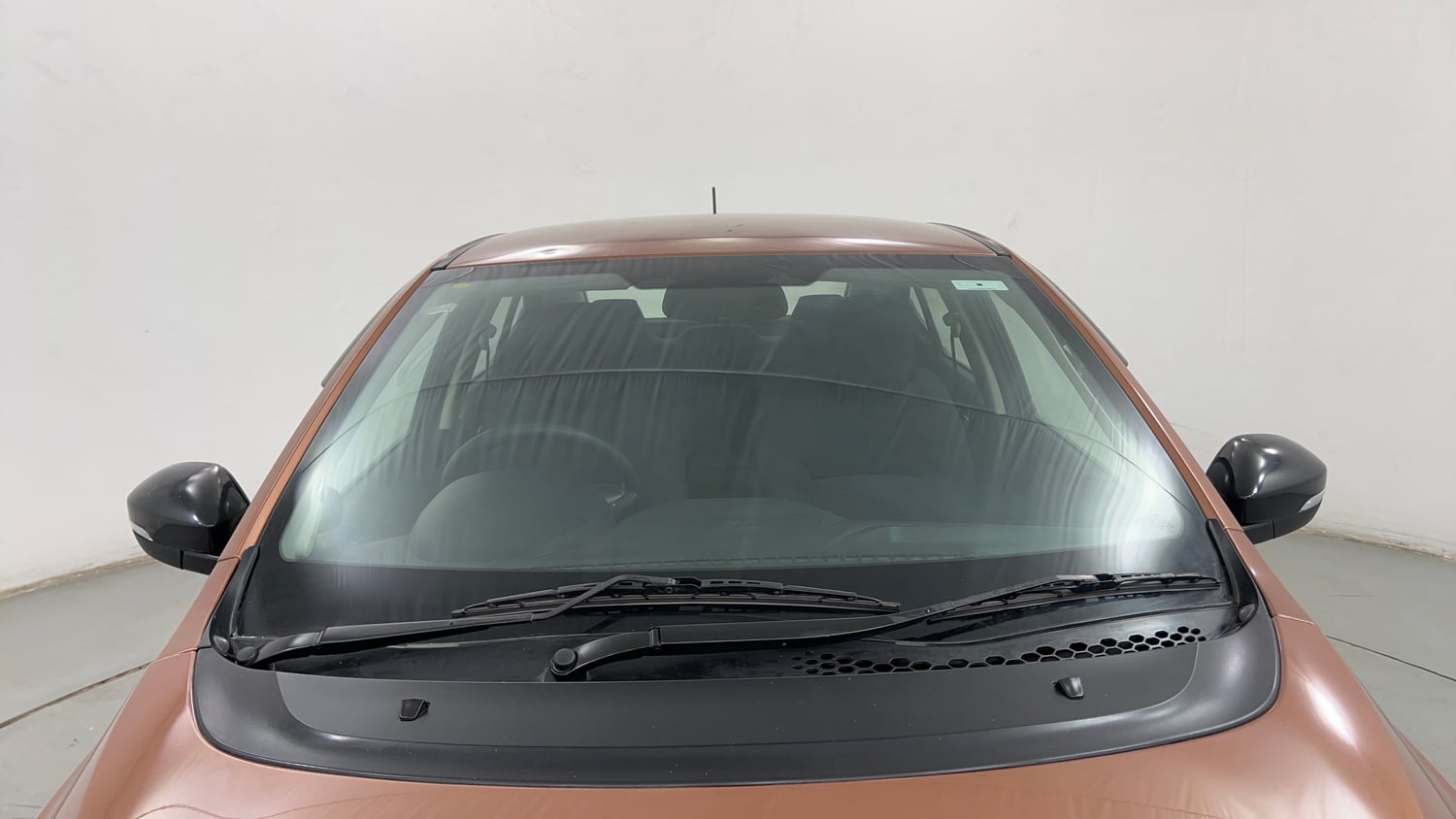 Used 2018 Tata Tigor Revotron XT Petrol + CNG (Outside Fitted) Cng Manual exterior FRONT WINDSHIELD VIEW