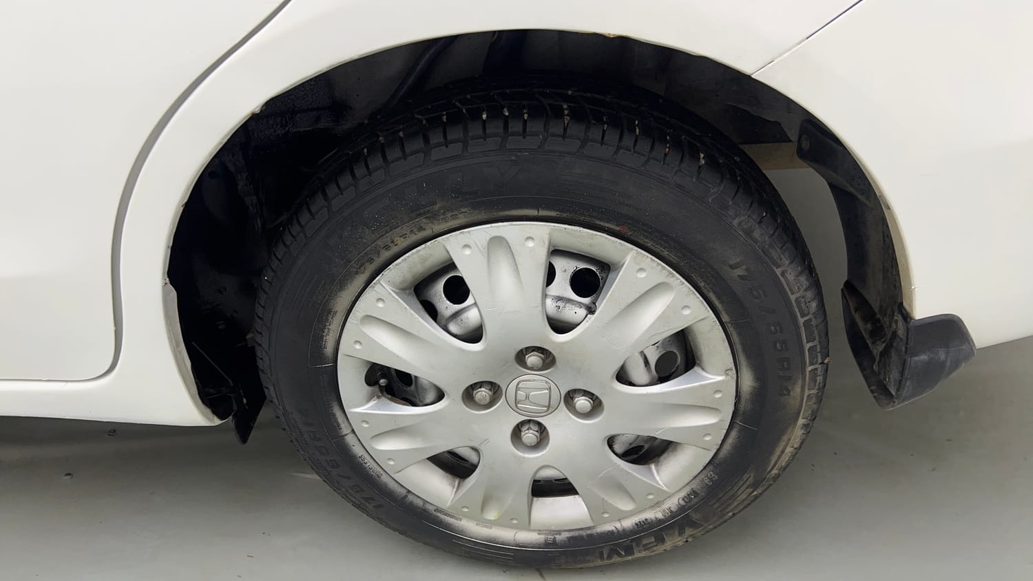Used 2015 Honda Amaze 1.2 S i-VTEC Petrol Manual tyres LEFT REAR TYRE RIM VIEW