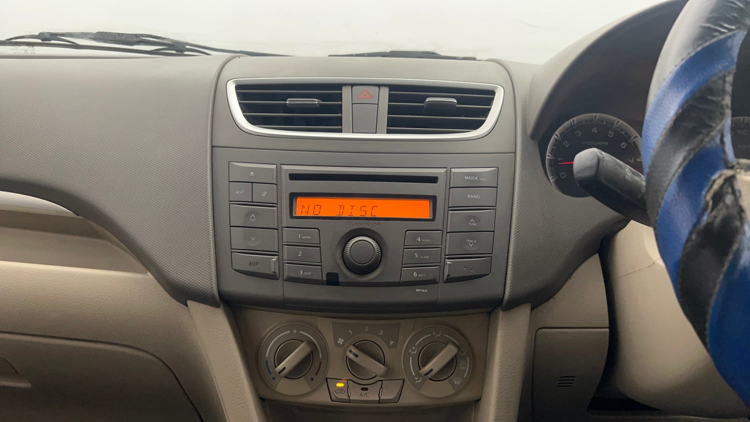 Used 2013 Maruti Suzuki Ertiga Vxi Petrol Manual interior MUSIC SYSTEM & AC CONTROL VIEW