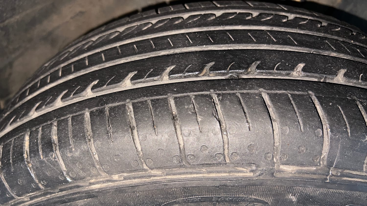 Used 2024 Hyundai Venue E 1.2 Petrol Petrol Manual tyres RIGHT FRONT TYRE TREAD VIEW