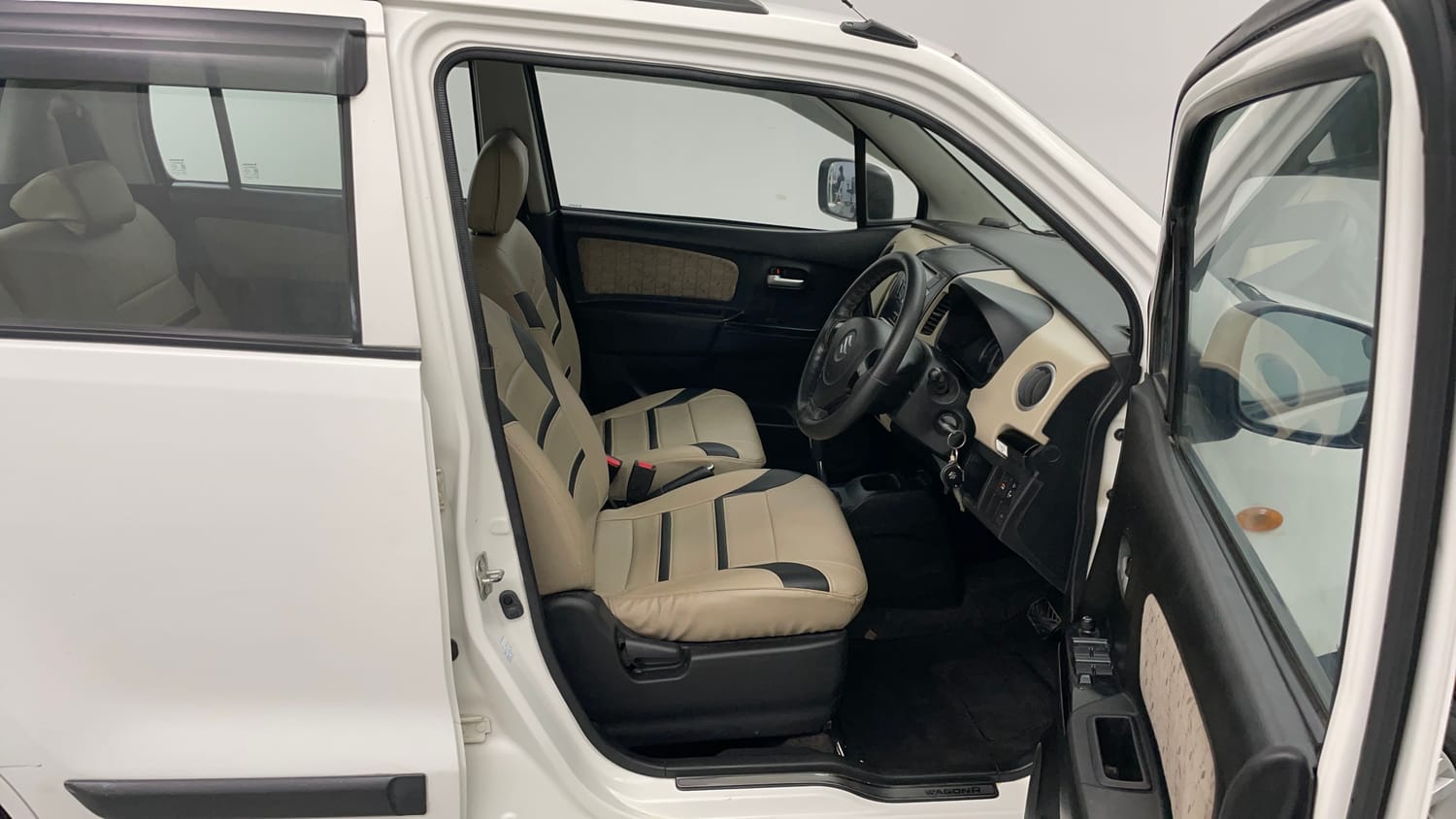 Used 2018 Maruti Suzuki Wagon R 1.0 VXI AMT Petrol Automatic interior RIGHT SIDE FRONT DOOR CABIN VIEW
