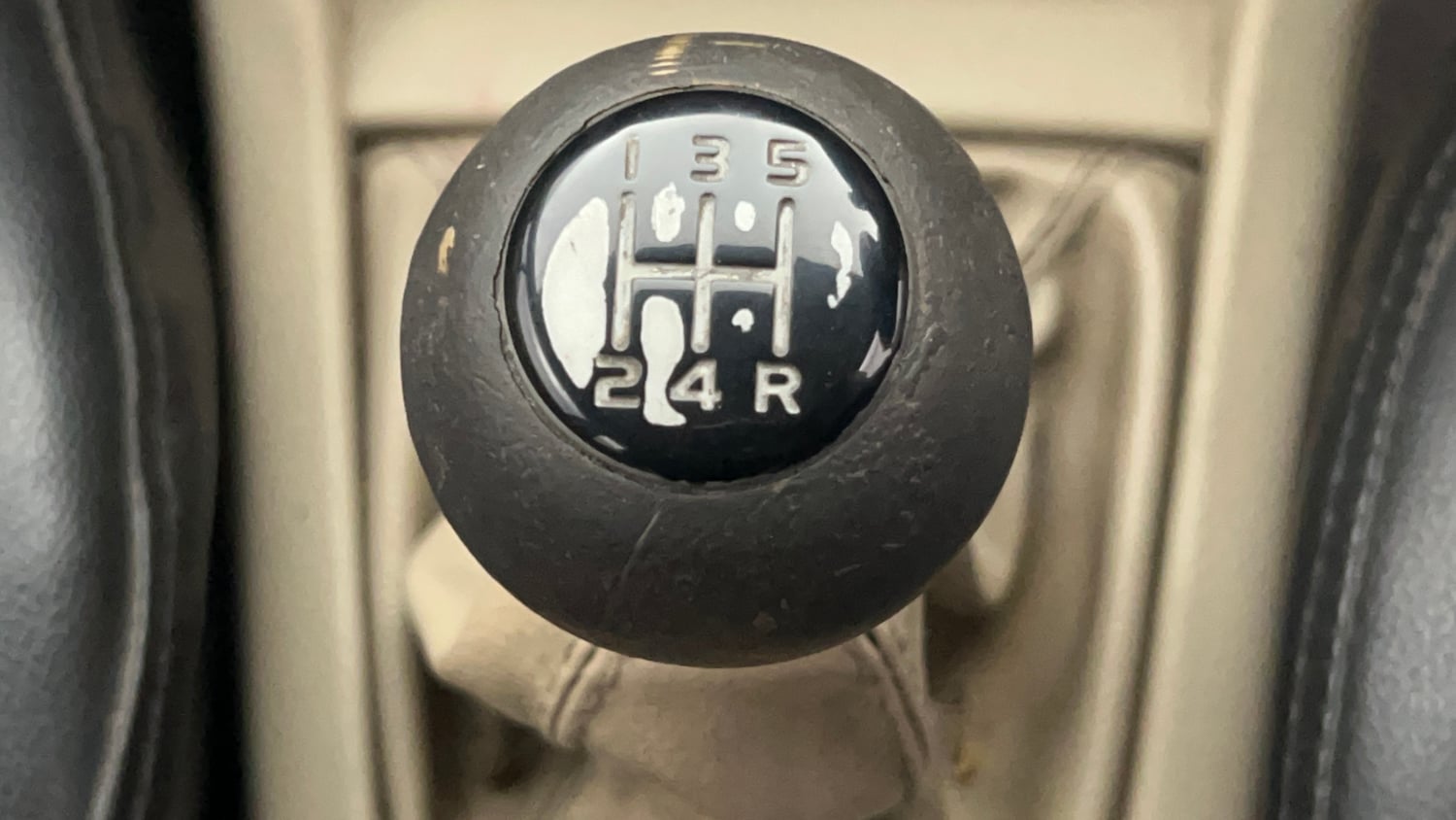 Used 2013 Maruti Suzuki Ertiga Vxi Petrol Manual interior GEAR  KNOB VIEW